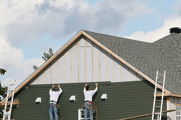Professional Siding Installation technician working in North Bloomfield, OH